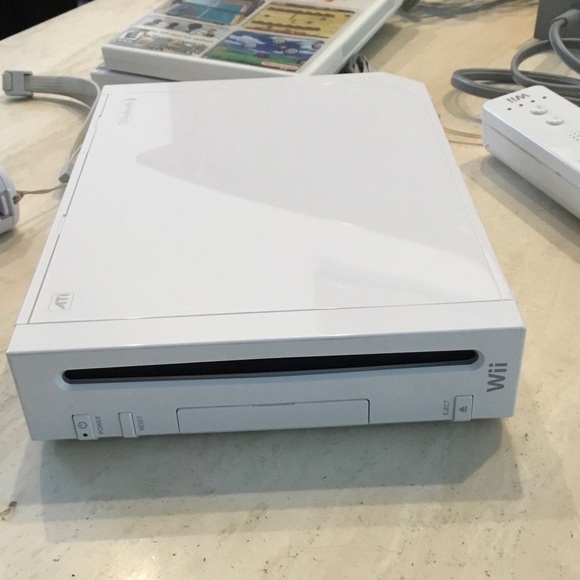 Wii Console Nintendo RVL-001 2 Remotes RVL 001 Controllers 2 Games Complete - Picture 11 of 11